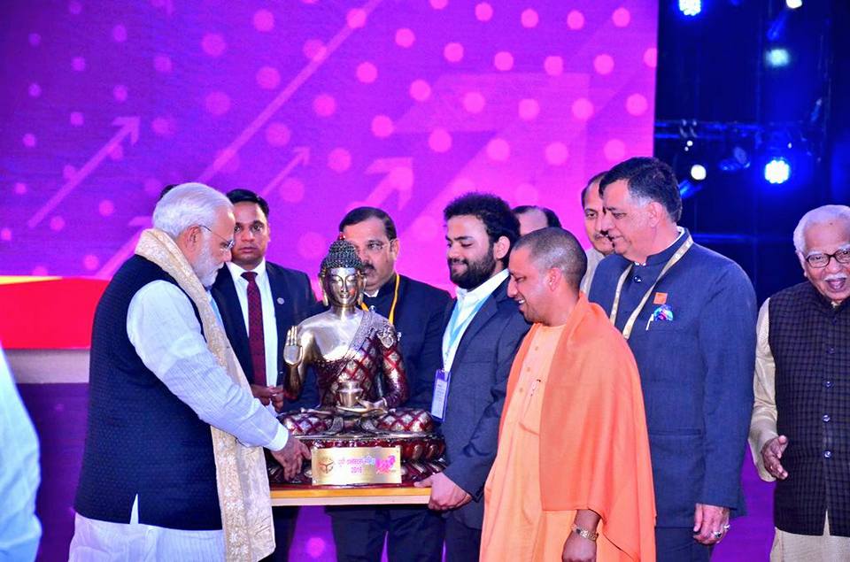 UPCM ने PM मोदी को महात्मा बुद्ध की प्रतिमा भेंट की