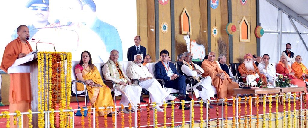 UPCM मथुरा में जनसभा को करते हुए