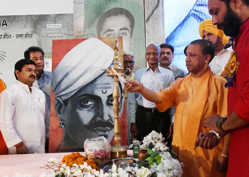 UPCM दीप प्रज्ज्वलित कर कार्यक्रम का शुभारम्भ करते हुए
