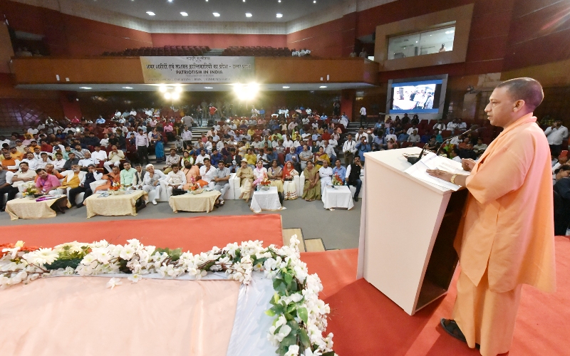 UPCM दि हिन्दू फाउण्डेशन द्वारा शहीद मंगल पाण्डेय के शहादत दिवस पर आयोजित कार्यक्रम को सम्बोधित करते हुए