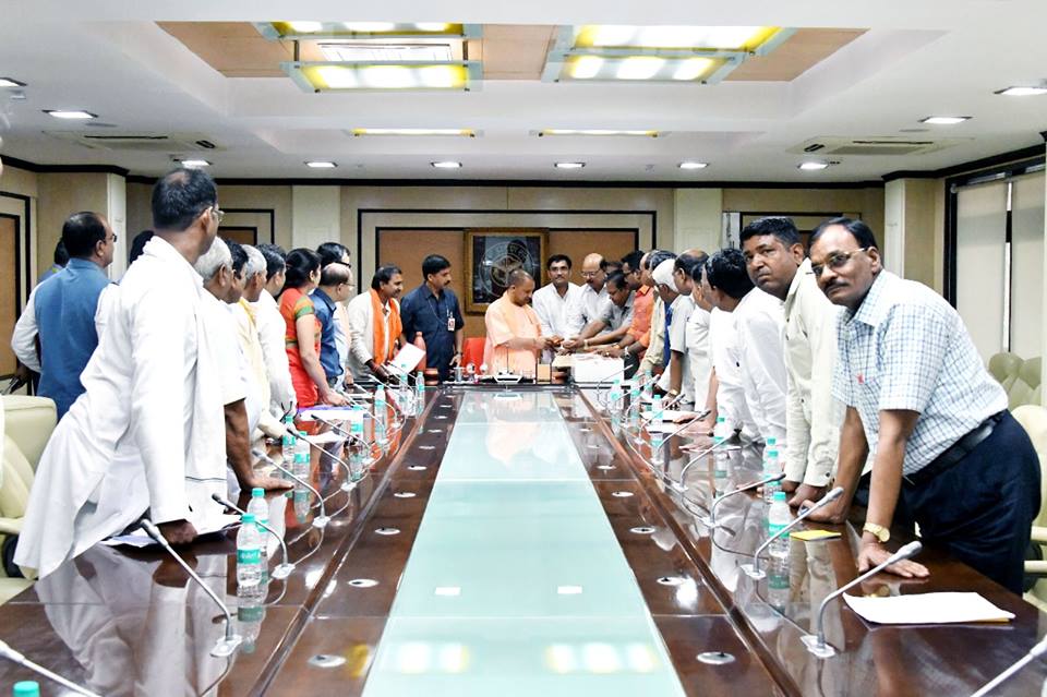 UPCM से एनेक्सी में प्रजापति समाज का 27 सदस्यीय प्रतिनिधि मंडल मुलाकात करते हुए