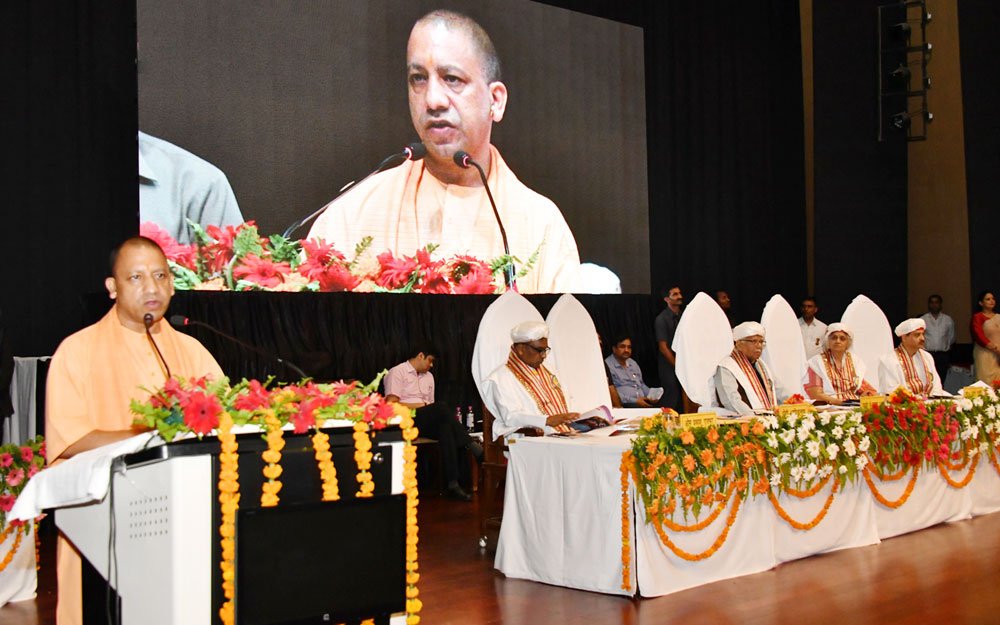 UPCM समारोह को सम्बोधित करते हुए 