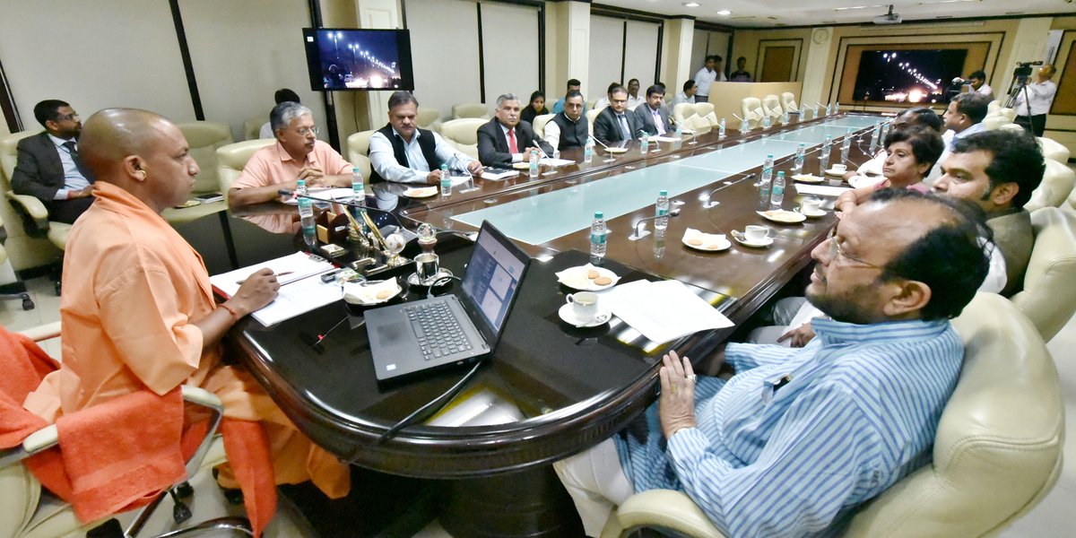 UPCM शास्त्री भवन में बैठक करते हुए