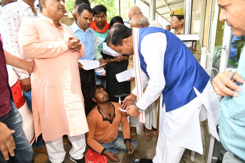 UP_Dy_CM अपने आवास 7 कालीदास मार्ग पर जनसुनवाई करते हुए