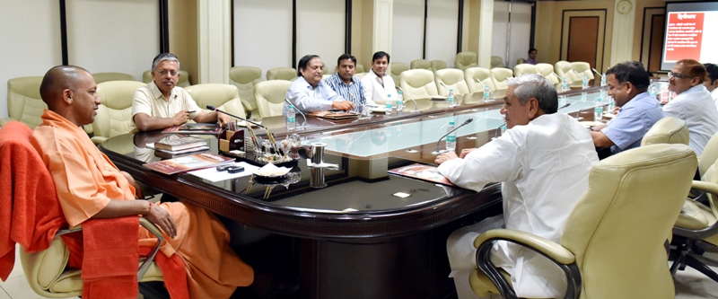 UPCM एनेक्सी में अयोध्या में रामलीला के प्रस्तुतिकरण, शोध और सर्वेक्षण योजना के विषय में जानकारी लेते हुए