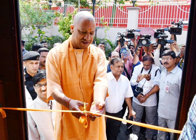 UPCM अपने सरकारी आवास 5KD पर तकनीकी विशेषताओं से सुसज्जित ‘विज्ञान बस’ का उद्घाटन करते हुए