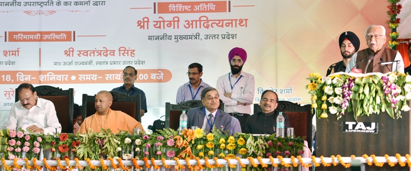 राज्यपाल राम नाईक कार्यक्रम को सम्बोधित करते हुए
