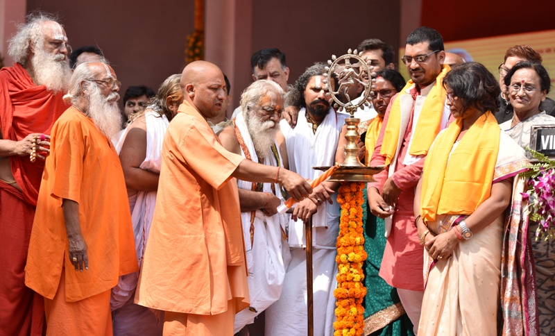 UPCM ने अयोध्या में जनकपुर से अयोध्या सीधी बस सेवा के स्वागत कार्यक्रम का दीप प्रज्ज्वलित कर शुभारम्भ किया