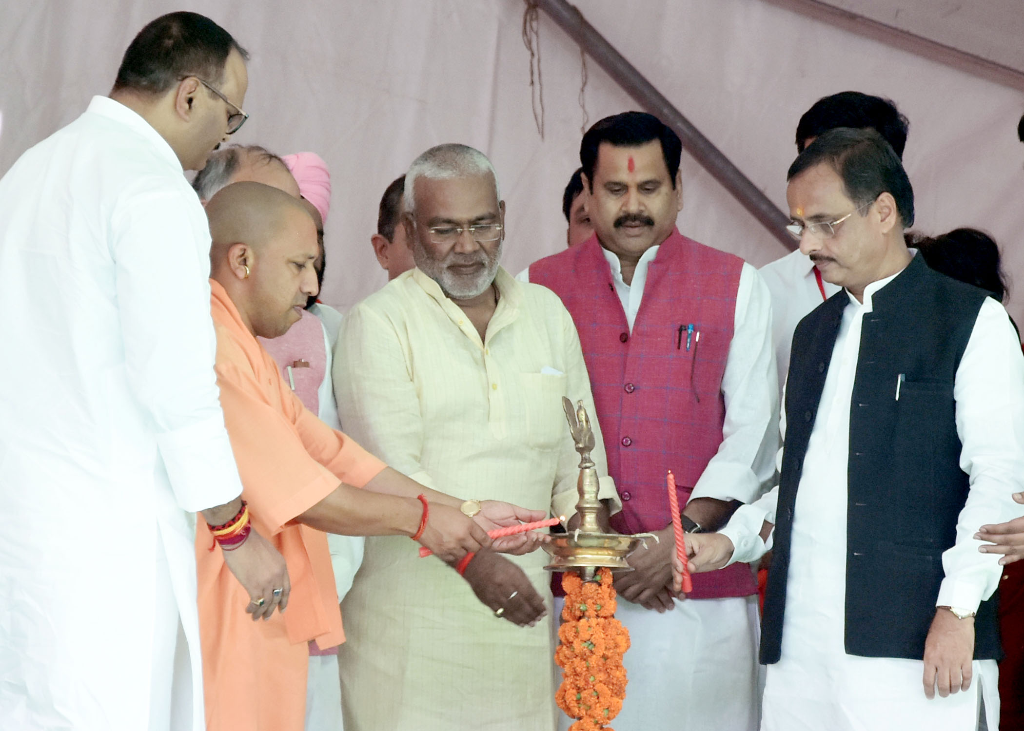 UPCM दीप प्रज्जवलित कर कार्यक्रम कर शुभारम्भ करते हुए