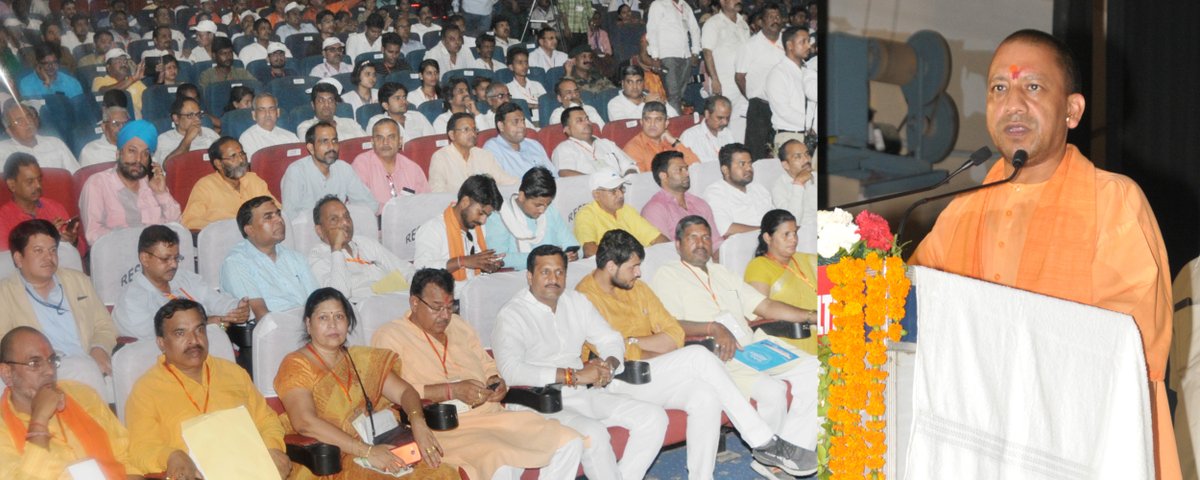 UPCM विश्व पर्यावरण दिवस के अवसर पर जनपद कानपुर में जनता को संबोधित करते हुए