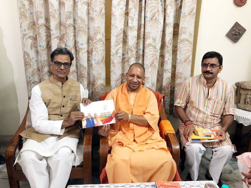 UPCM ने वाराणसी में सम्पर्क फार समर्थन के तहत इस्पात मंत्रालय भारत सरकार के सुरेन्द्र प्रताप से मुलाकात की