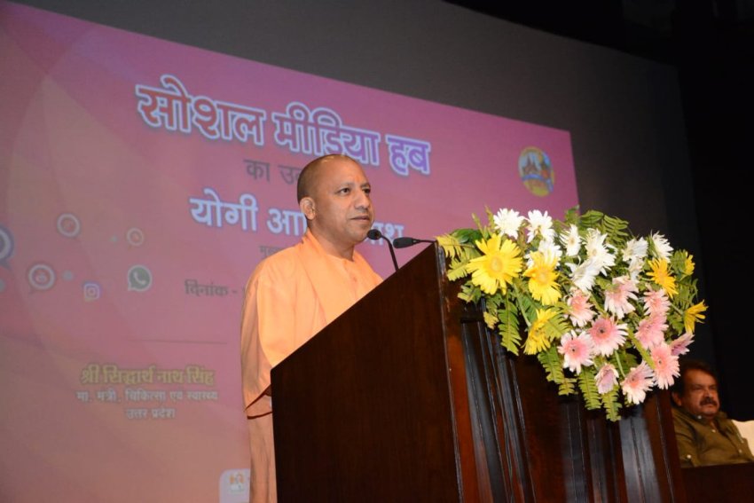 UPCM लोक भवन में सोशल मीडिया हब का शुभारंभ के दौरान कार्यशाला को संबोधित करते हुए