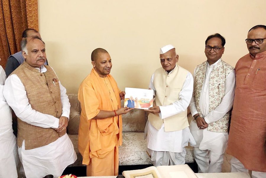 UPCM 'संपर्क फॉर समर्थन' के तहत में न्यायमूर्ति सेवानिवृत्त एच.एन तिलहरी से मुलाकात करते हुए