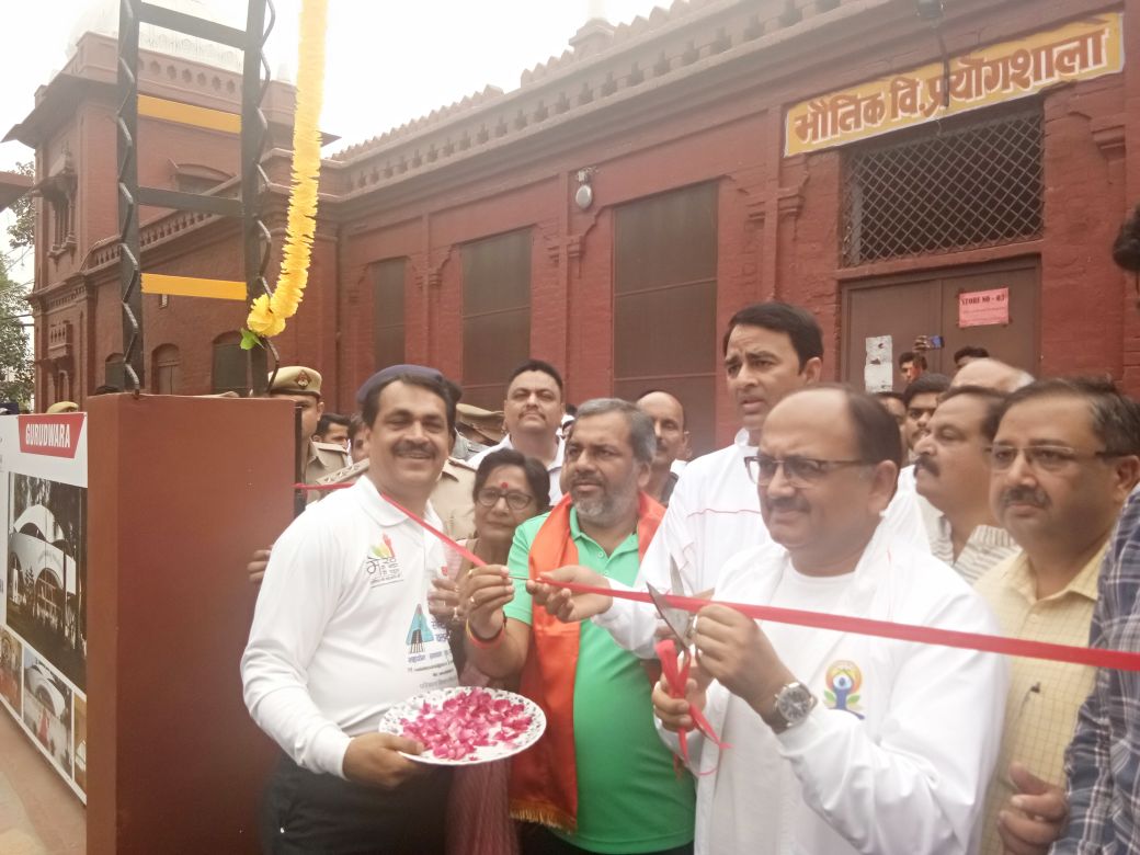 UPCM मंत्रिमंडल के स्वास्थ्य मंत्री रोड सेफ्टी आडिटोरियम और ट्रैफिक पार्क का लोर्कापण करते हुए