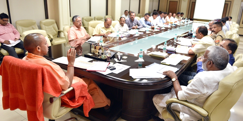 UPCM के समक्ष लखनऊ ट्रैफिक व्यवस्था के सम्बन्ध में प्रस्तुतिकरण देते हुए