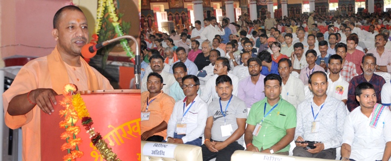 UPCM गोरखपुर के गोरक्षनाथ मंदिर में भारतीय संस्कृति में योग, अध्यात्म और शिक्षा विषय पर आयोजित कार्यक्रम को सम्बोधित करते हुए