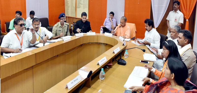 UPCM ने हरदोई में विकास कार्यों और कानून-व्यवस्था की समीक्षा बैठक की