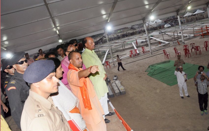 UPCM मिर्जापुर में PM मोदी के प्रस्तावित कार्यक्रम की तैयारियों के सम्बन्ध में जायजा लेते हुए