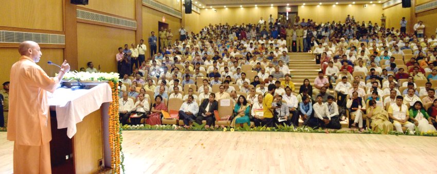 UPCM नगरीय प्रशिक्षण एवं शोध केन्द्र व स्थानीय निकाय निदेशालय उत्तर प्रदेश के लोकार्पण के बाद आयोजित कार्यक्रम को सम्बोधित करते हुए