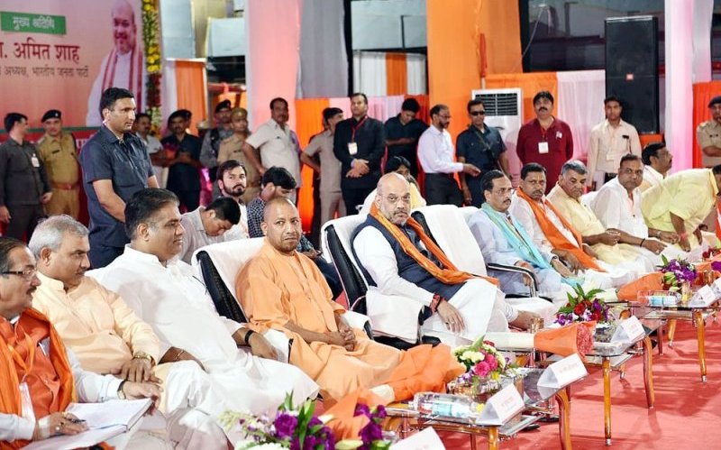 UPCM राष्ट्रीय अध्यक्ष अमित शाह के साथ आगरा के सूरसदन प्रेक्षागृह में आयोजित प्रबुद्धजन सम्मेलन में