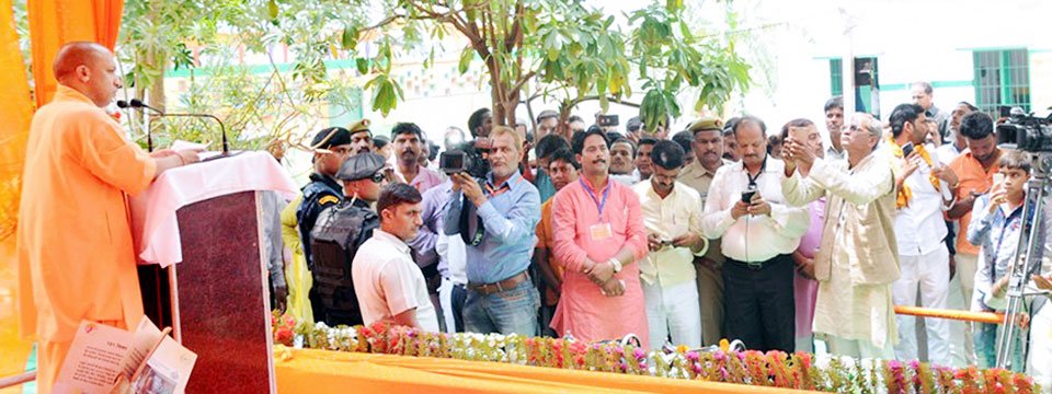 UPCM जनसभा को सम्बोधित करते हुए