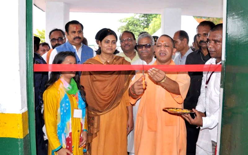 UPCM ने सोनभद्र के नवनिर्मित स्मार्ट क्लास का उद्घाटन कर विद्यालय का निरीक्षण किया