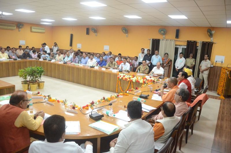 UPCM मुरादाबाद में ‘O.D.O.P’ योजना की समीक्षा बैठक करते हुए