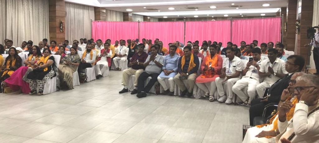 UPCM 12 देशों के 108 प्रतिनिधियों से मुलाकात करते हुए