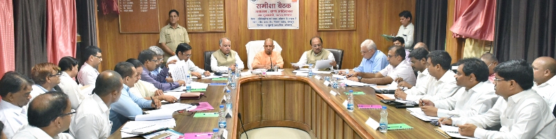 UPCM गोरखपुर में समीक्षा बैठक को सम्बोधित करते हुए