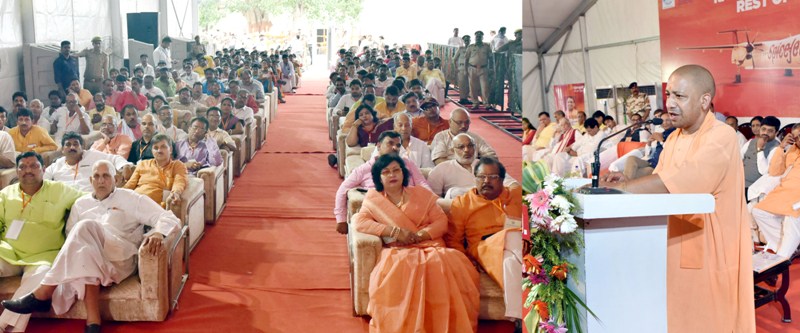 UPCM कानपुर एयरपोर्ट पर आयोजित कार्यक्रम में अपने विचार व्यक्त करते हुए