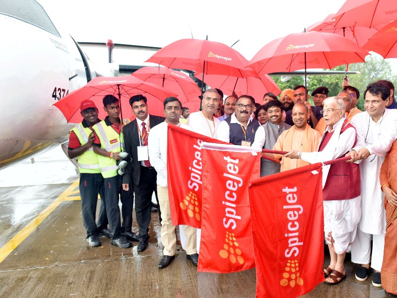 UPCM कानपुर-दिल्ली के बीच हवाई उड़ान सेवा का शुभारम्भ करते हुए