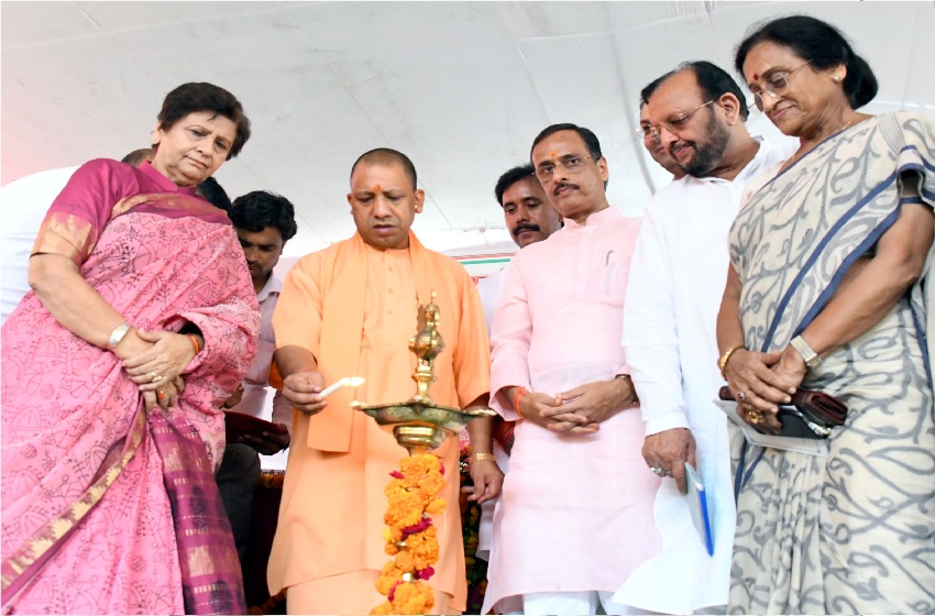 UPCM ने कारगिल युद्ध में शहीद हुए सैनिकों की प्रतिमाओं पर पुष्प चढ़ाकर श्रद्धांजलि अर्पित की