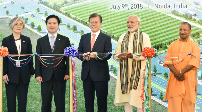 UPCM, PM और दक्षिण कोरिया के राष्ट्रपति ने सैमसंग की नई मोबाइल फोन निर्माण इकाई का उद्घाटन करते हुए