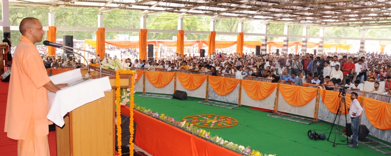 UPCM बाराबंकी में ‘वन महोत्सव’ के दौरान कार्यक्रम को संबोधित करते हुए