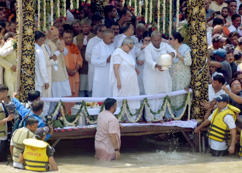 UPCM हरिद्वार में पूर्व PM अटल बिहारी वाजपेयी के अस्थि विसर्जन के अवसर पर