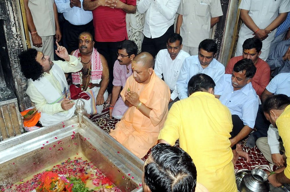 UPCM वाराणसी काशी विश्वनाथ मंदिर में दर्शन पूजन करते हुए
