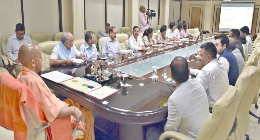 UPCM शास्त्री भवन में आगामी 10 अगस्त 2018 को लखनऊ में ‘वन डिस्ट्रिक्ट, वन प्रोडक्ट’ समिट की तैयारियों की समीक्षा बैठक करते हुए