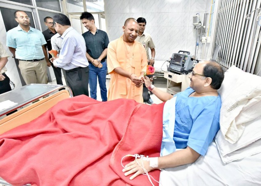 UPCM स्वास्थ्य मंत्री सिद्धार्थ नाथ सिंह के स्वास्थ्य की जानकारी लेने डॉ. राम मनोहर लोहिया अस्पताल लखनऊ पहुंचे और शीघ्र स्वस्थ होने की कामना की