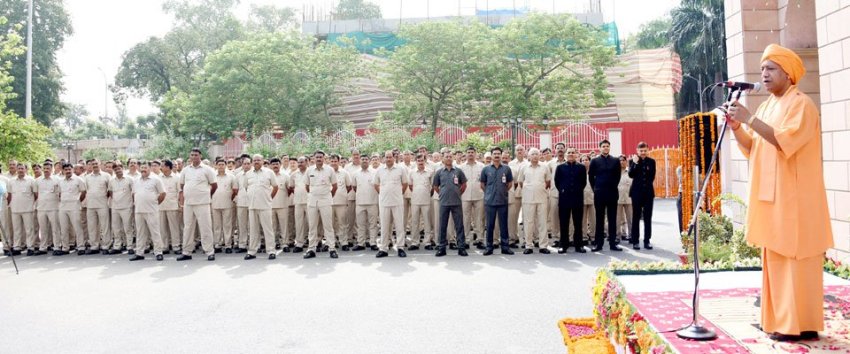 UPCM स्वतंत्रता दिवस के अवसर पर अपने सरकारी आवास पर ध्वजारोहण के दौरान