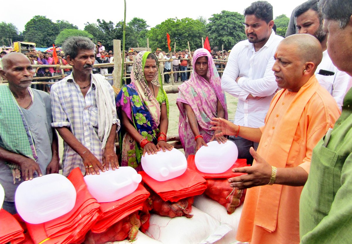 UPCM ने बाढ़ प्रभावित विभिन्न जनपदों का हवाई सर्वेक्षण किया और राहत कार्यों की समीक्षा बैठक की