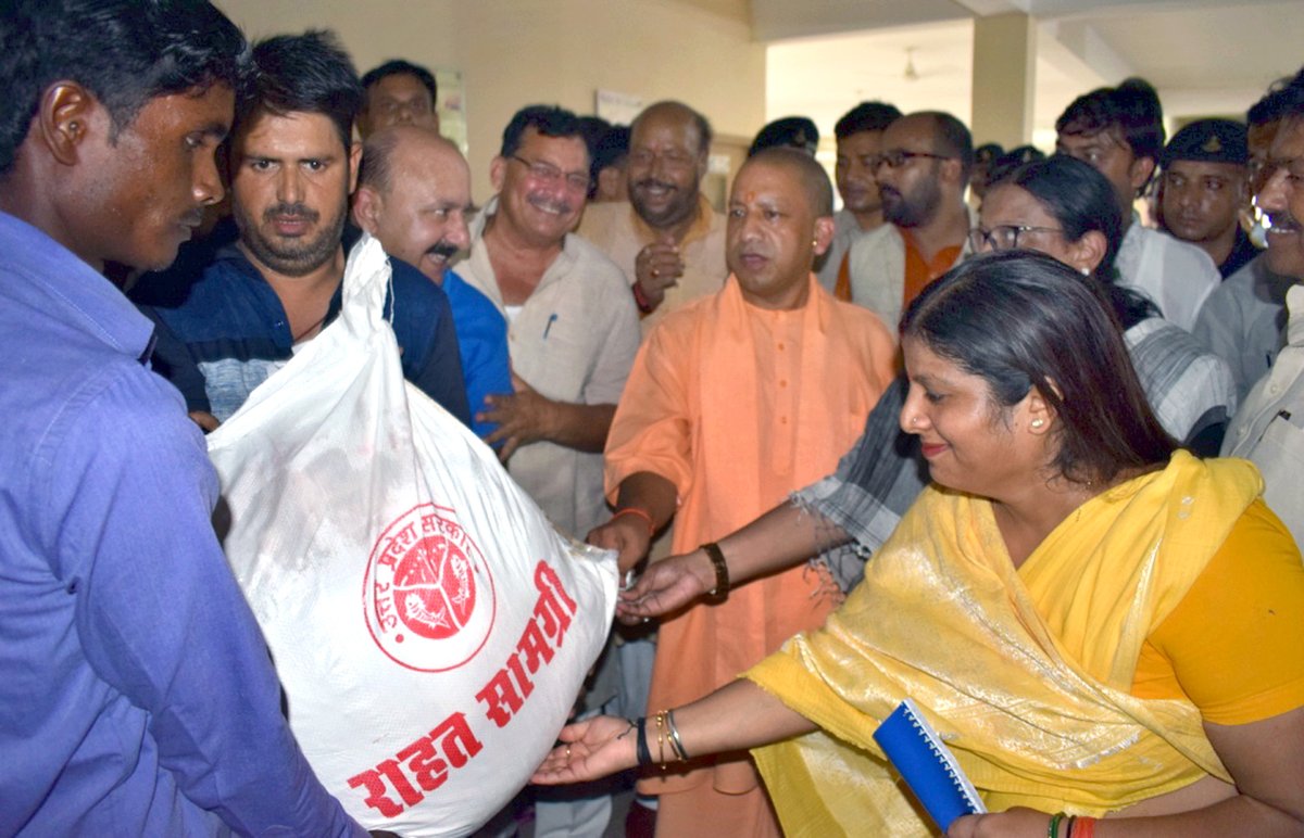 UPCM ने बाढ़ प्रभावित विभिन्न जनपदों का हवाई सर्वेक्षण किया और राहत कार्यों की समीक्षा बैठक की