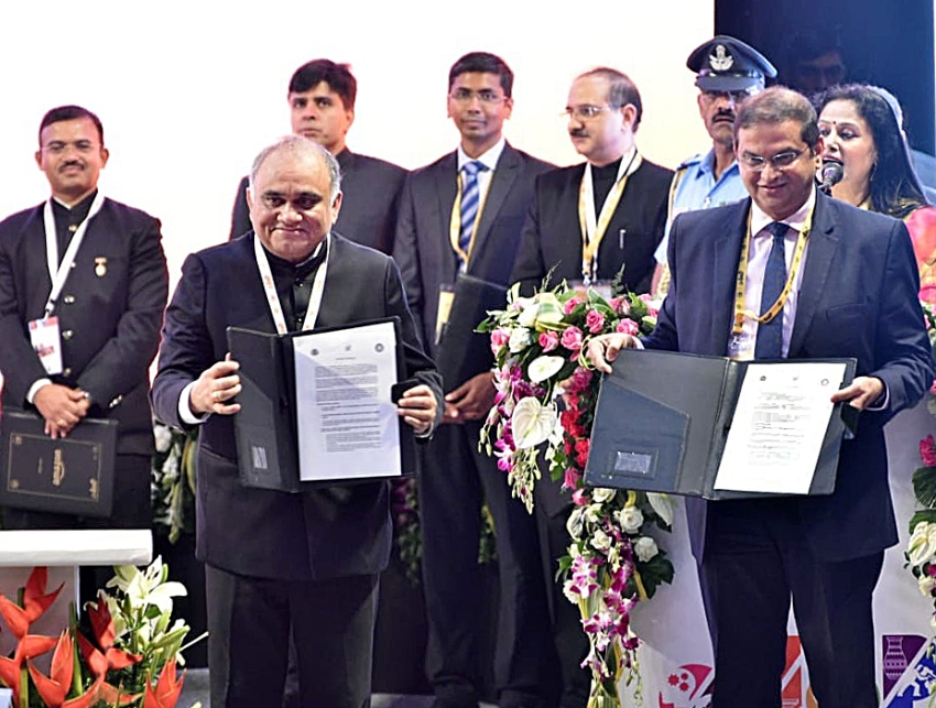 मुख्य सचिव, एन.एस.ई. और बी.एस.ई. के प्रतिनिधियों के बीच M.OU. का आदान-प्रदान