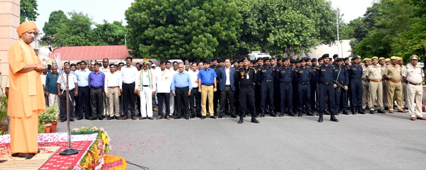 UPCM स्वतंत्रता दिवस के अवसर पर अपने सरकारी आवास पर ध्वजारोहण के दौरान