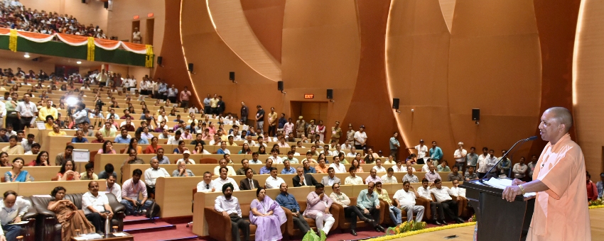 UPCM किसानों से बातचीत और कार्यक्रम को संबोधित करते हुए