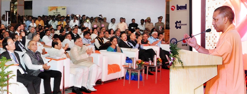 UPCM अलीगढ़ में UP-डिफेन्स इण्डस्ट्रियल कॉरिडोर इन्वेस्टर्स समिट को संबोधित करते हुए