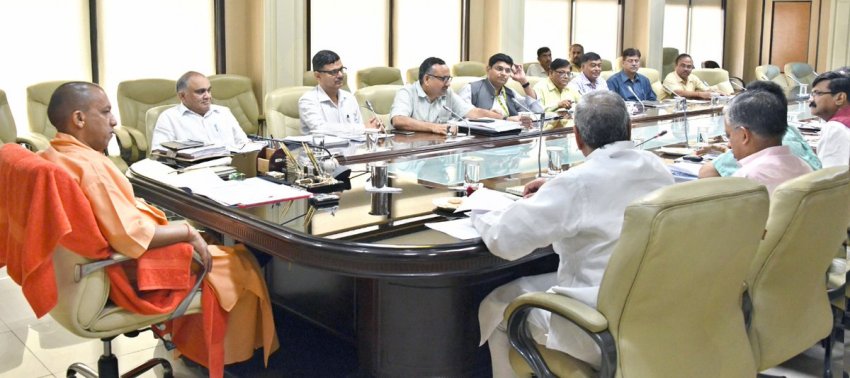 UPCM दुग्ध क्षेत्र विषयक राष्ट्रीय डेरी विकास बोर्ड के साथ समीक्षा बैठक करते हुए