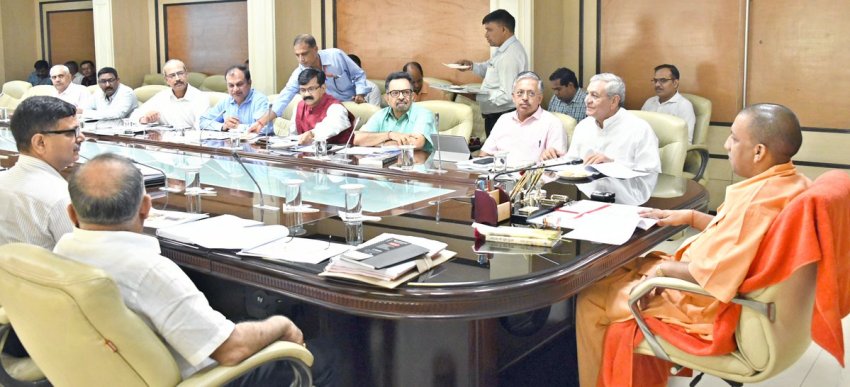 UPCM दुग्ध क्षेत्र विषयक राष्ट्रीय डेरी विकास बोर्ड के साथ समीक्षा बैठक करते हुए