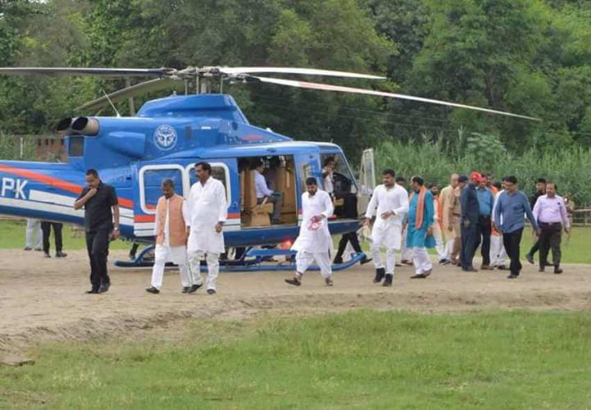 UPCM का गोण्डा में मंत्रिगण और कार्यकर्ता स्वागत करते हुए