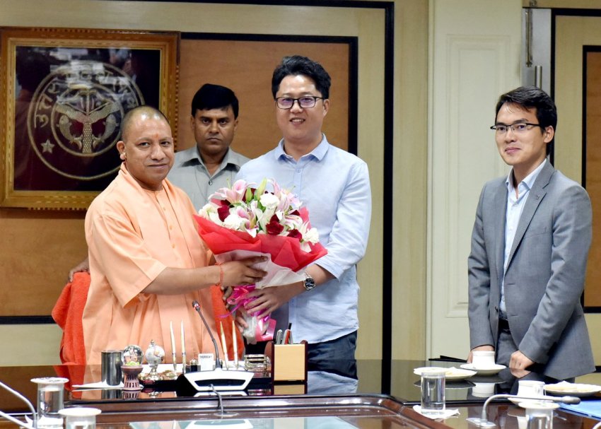 UPCM का VIVO मोबाइल प्राइवेट लिमिटेड का प्रतिनिधिमण्डल स्वागत करते हुए