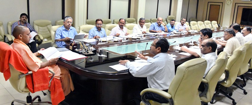 UPCM कार्मिक एवं नियुक्ति विभाग के कार्याें की समीक्षा बैठक करते हुए